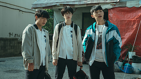  The Cast of Weak Hero: Class 1