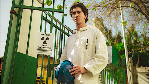 Johnny Massaro as Márcio in 'Emergência Radioativa.'