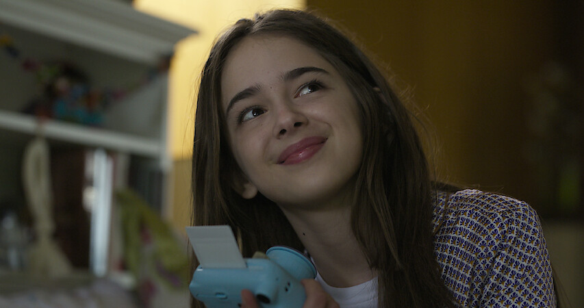 Card Image: Claire Meets Six And Isn't Impressed | ‘The Gray Man’