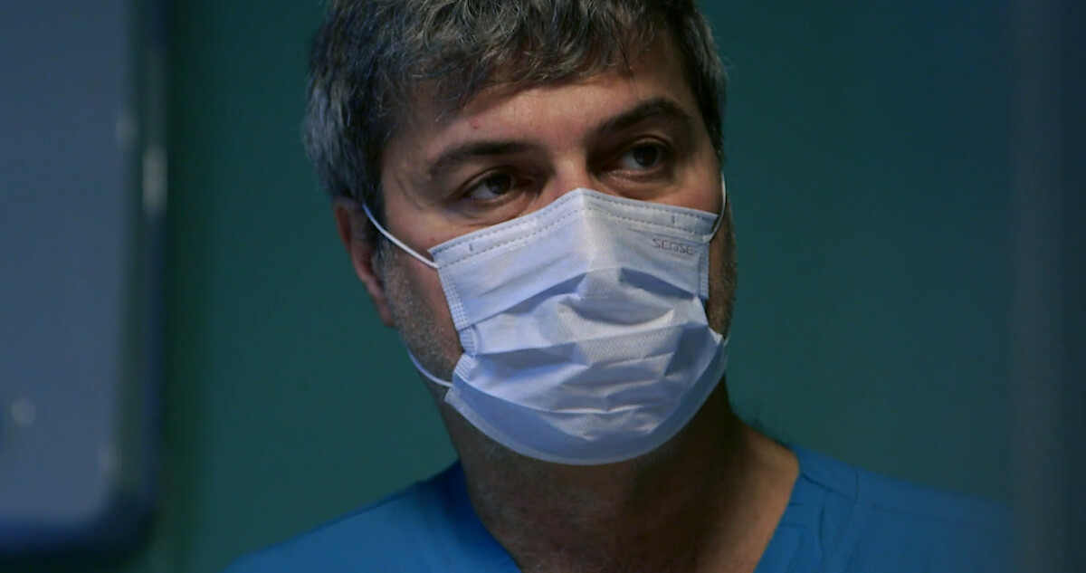 Bad Surgeon Love Under the Knife: Who Is Dr. Paolo Macchiarini? - Netflix  Tudum