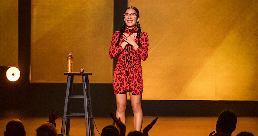 ali wong red dress Ali Wong Used a Curling Iron on Her 2025 Golden Globes Dress