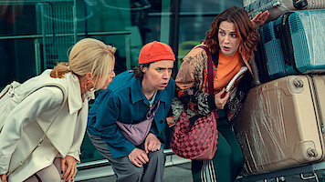 How To Get To Heaven From Belfast. (L to R) Sinead Keenan as Robyn, Caoilfhionn Dunne as Dara, Roisin Gallagher as Saoirse Cr. Courtesy of Netflix/Christopher Barr © 2025