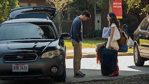 Tom Blyth as Alex and Emily Bader as Poppy in 'People We Meet on Vacation'