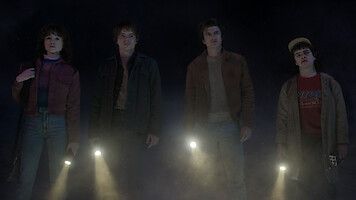Natalia Dyer como Nancy Wheeler, Charlie Heaton como Jonathan Byers, Joe Keery como Steve Harrington e Gaten Matarazzo como Dustin Henderson em ‘Stranger Things 5’