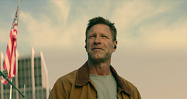 Aaron Eckhart as Steve Vail looks into the distance in 'The Bricklayer.'
