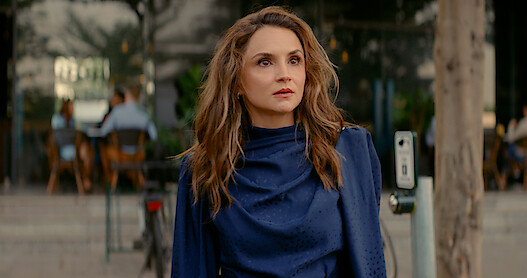 Rachael Leigh Cook as Amanda