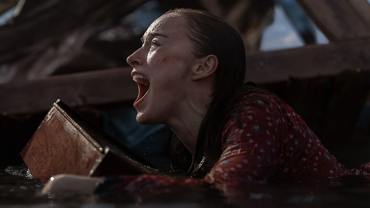 Thrash. Phoebe Dynevor as Lisa in Thrash. Cr. Ben King/Netflix © 2026.