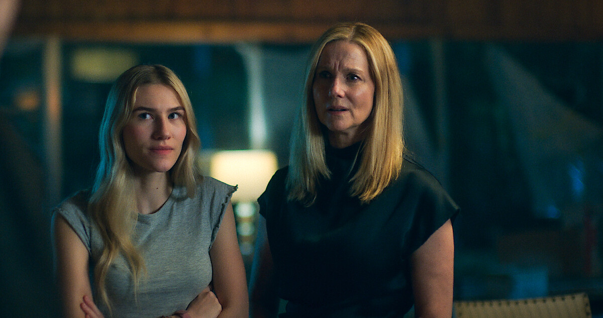 Mel Looks For Helen l Ozark S4E1 Thumbnail Image