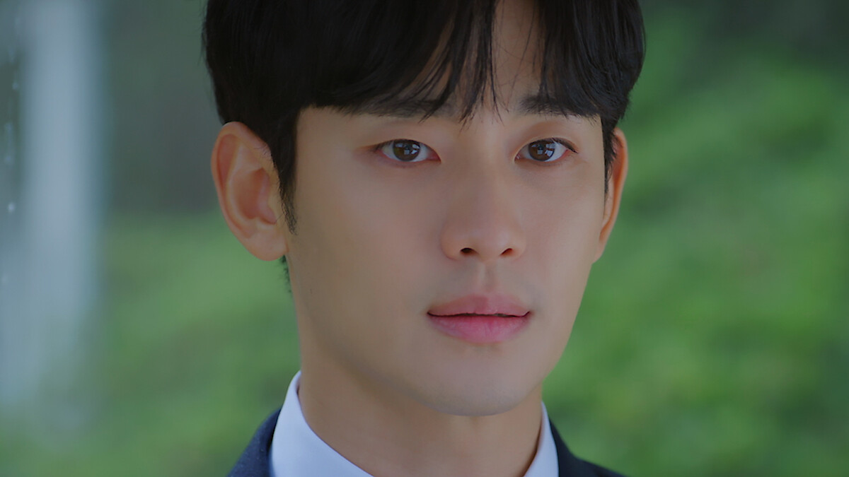 Close up shot of Kim Soo-hyun as Baek Hyun in season 1 of 'Queen of Tears'  
