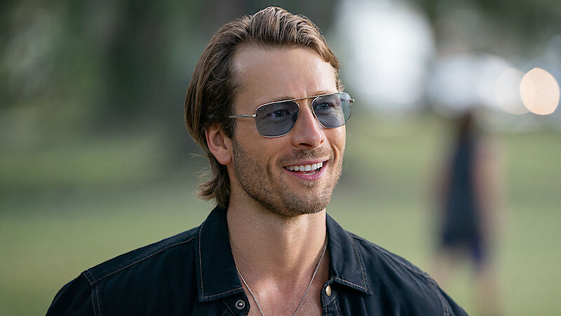  Hit Man. Glen Powell as Gary Johnson in Hit Man. Cr. Brian Roedel/Netflix © 2024