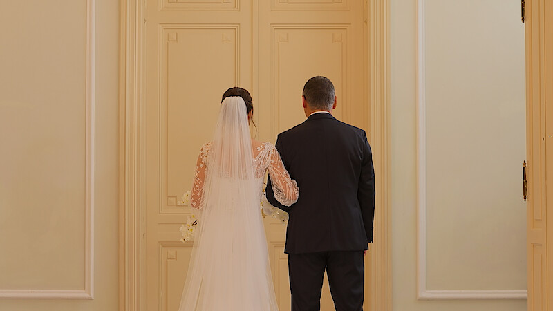 A 'Love Is Blind: Germany' single on her wedding day waits behind a door with her back facing the viewer. 