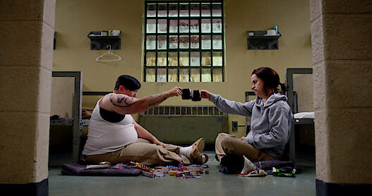 Big Boo and Tiffany in a cell in Orange Is the New Black Season 3