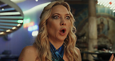 Kate Hudson Being Extra in ‘Glass Onion’ for 90 Seconds