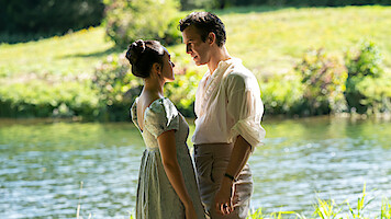 Bridgerton. (L to R) Yerin Ha as Sophie Baek, Luke Thompson as Benedict Bridgerton in episode 403 of Bridgerton. Cr. Liam Daniel/Netflix © 2025