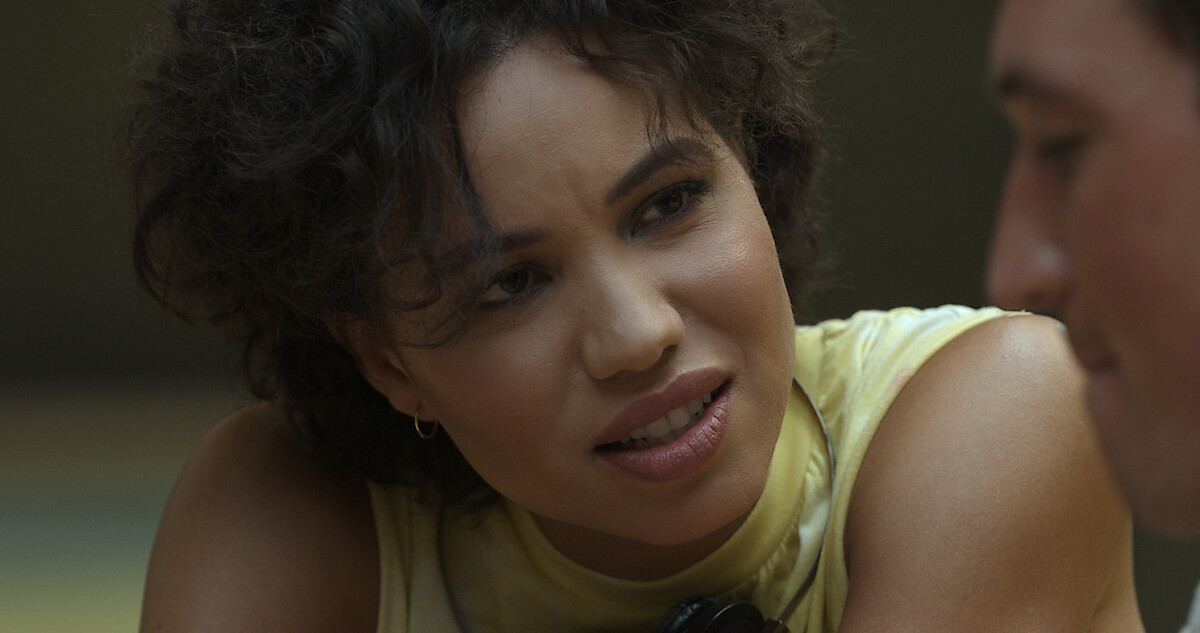 Jeff Describes Darkenfloxx to Lizzy | ‘Spiderhead’