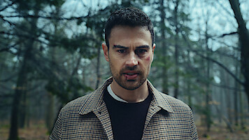 Theo James as Eddie Horniman stands outside with a black eye and a perplexed expression in season 1 of 'The Gentlemen'