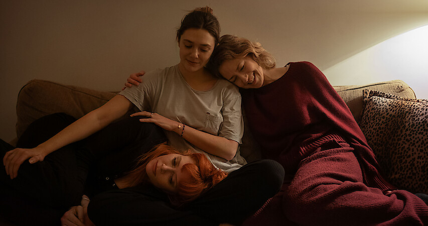 Natasha Lyonne as Rachel, Elizabeth Olsen as Christina, and Carrie Coon as Katie in 'His Three Daughters' 