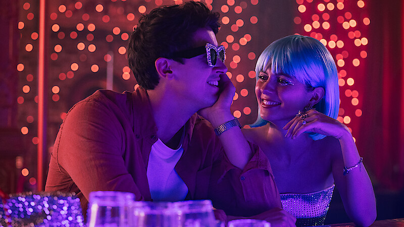 Tom Blyth as Alex and Emily Bader as Poppy in 'People We Meet on Vacation'