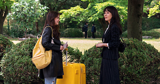 Anna Cathcart as Kitty and Yunkin Kim as Principal Jina Lim on XO, Kitty
