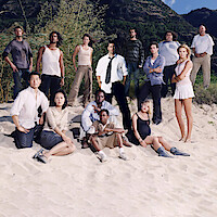 The cast of 'Lost' Season 1 posing on the beach