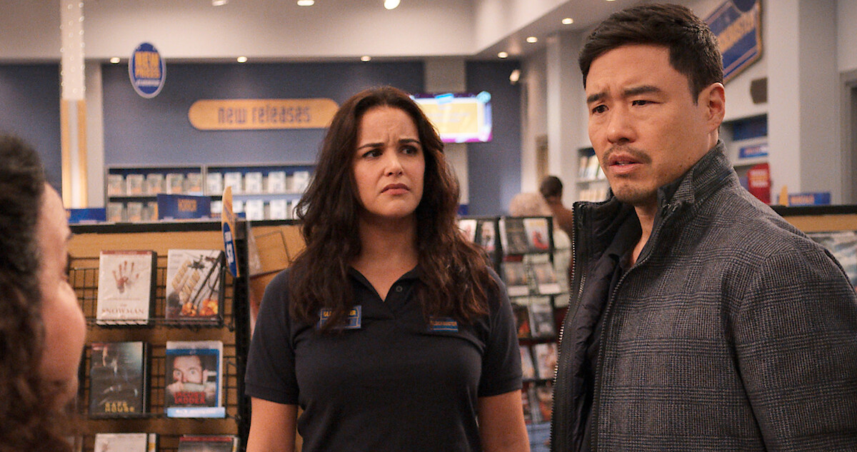 Watch the ‘Blockbuster’ Trailer Starring Randall Park - Netflix Tudum