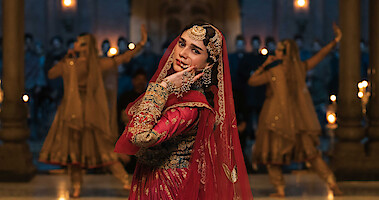 Sharmin Segal as Alam dances in 'Heeramandi: The Diamond Bazaar.'