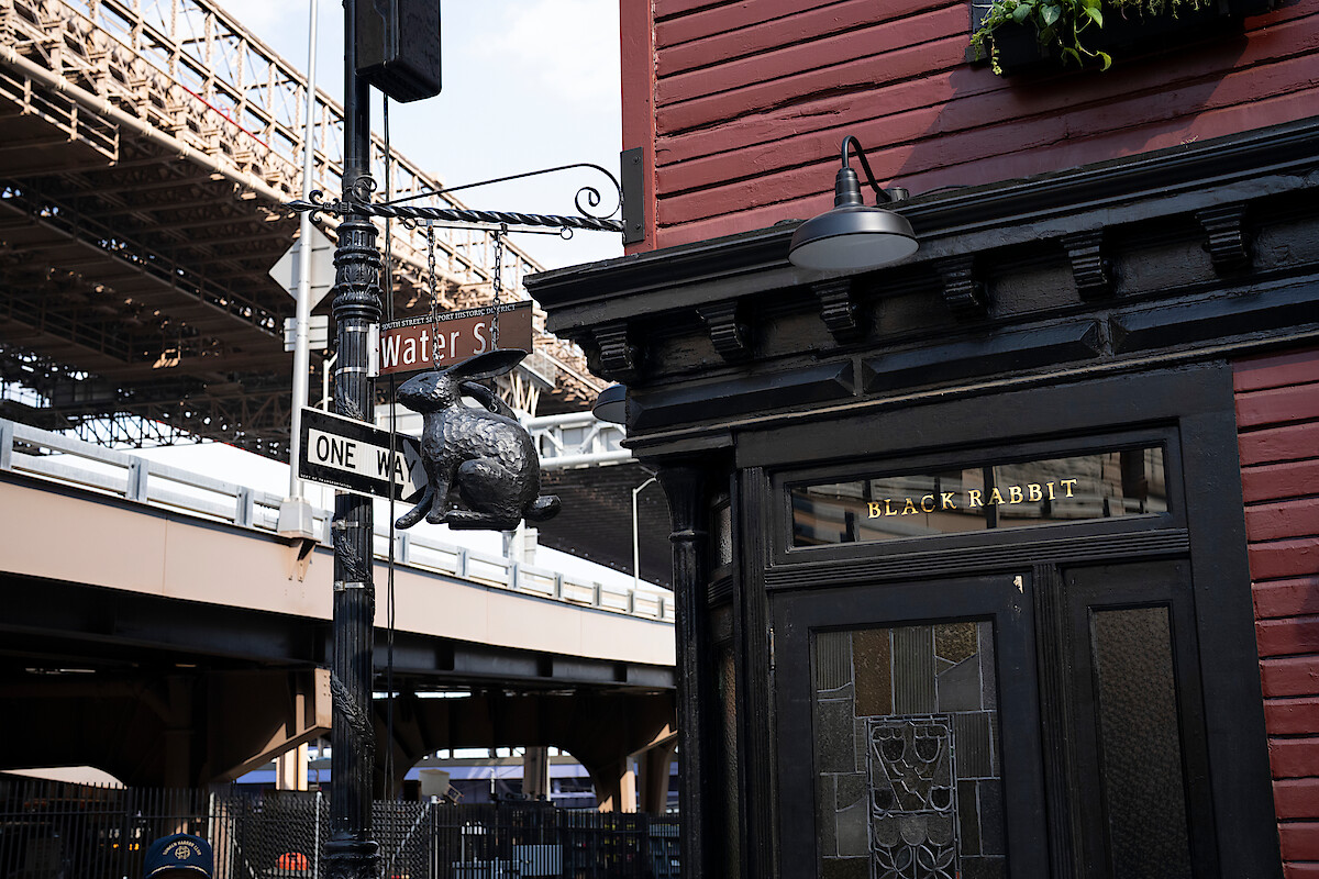 Black Rabbit Gallery: Restaurant Location - Netflix Tudum