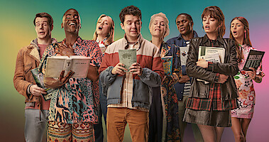 The cast of Season 4 of 'Sex Education' poses together. 