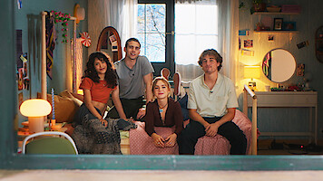 A Set Visit With The Cast Of ‘A Través del Mar’