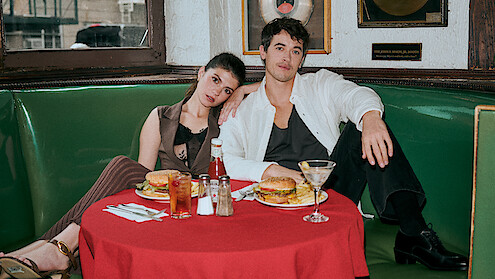  Emily Bader and Tom Blyth