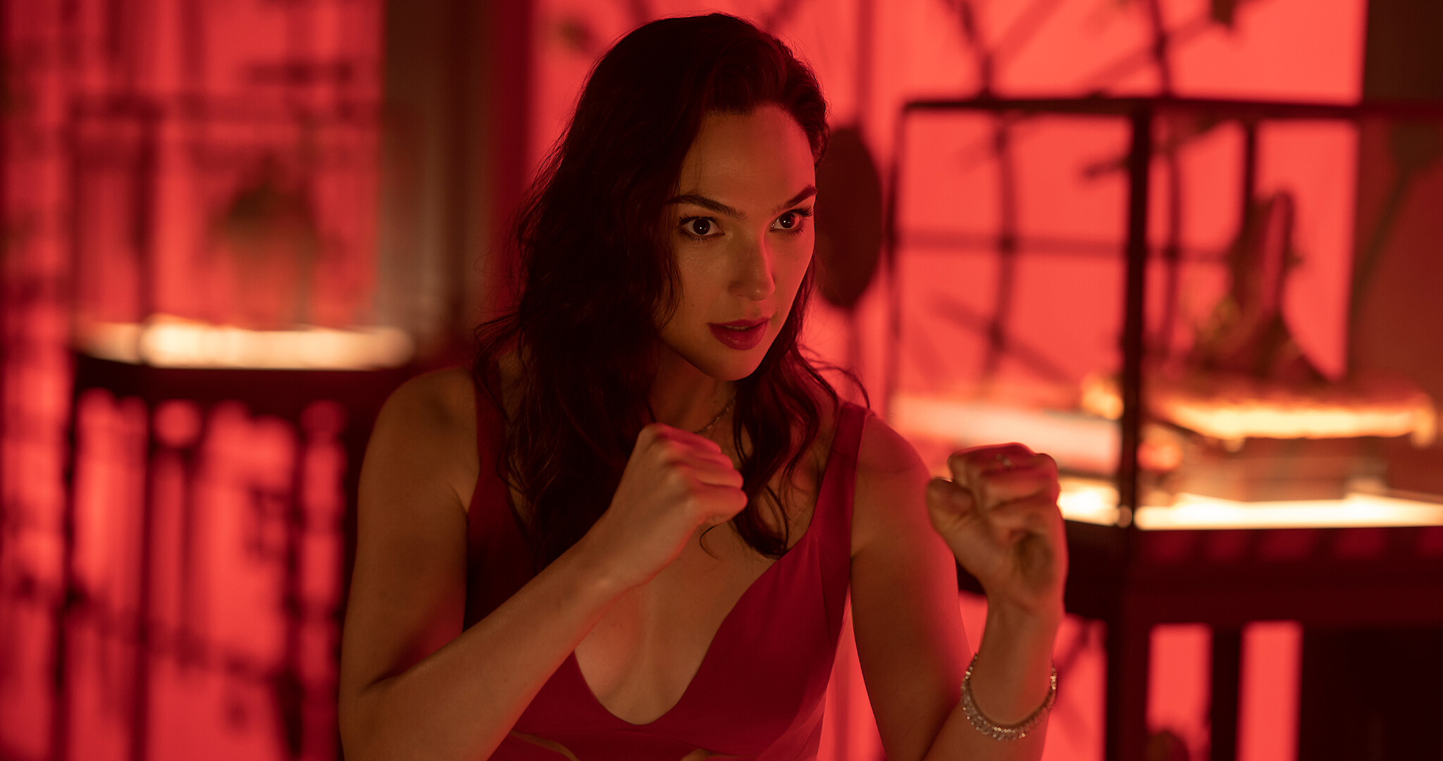 Gal Gadot Talks Fighting In A Gown in Red Notice: Interview - Netflix Tudum