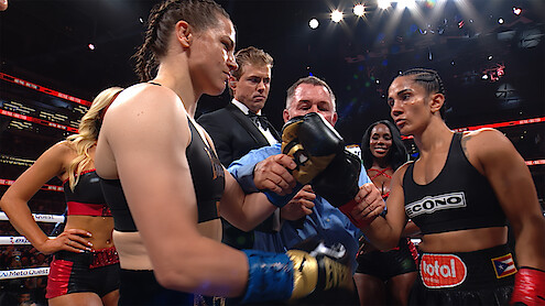 Katie Taylor touches gloves with Amanda Serrano