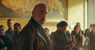 Let’s Talk About the Big Twist in ‘Red Notice’ Hero Image