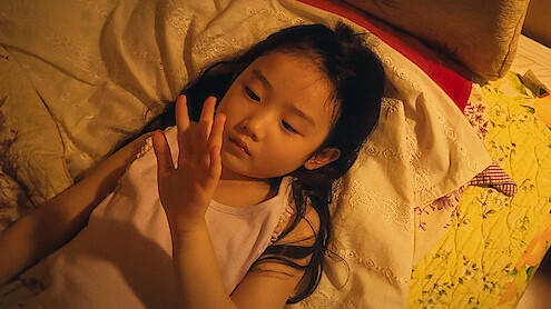 Left-Handed Girl. Nina Ye as I-Jing in Left-Handed Girl. Cr. LEFT-HANDED GIRL FILM PRODUCTION CO, LTD © 2025.