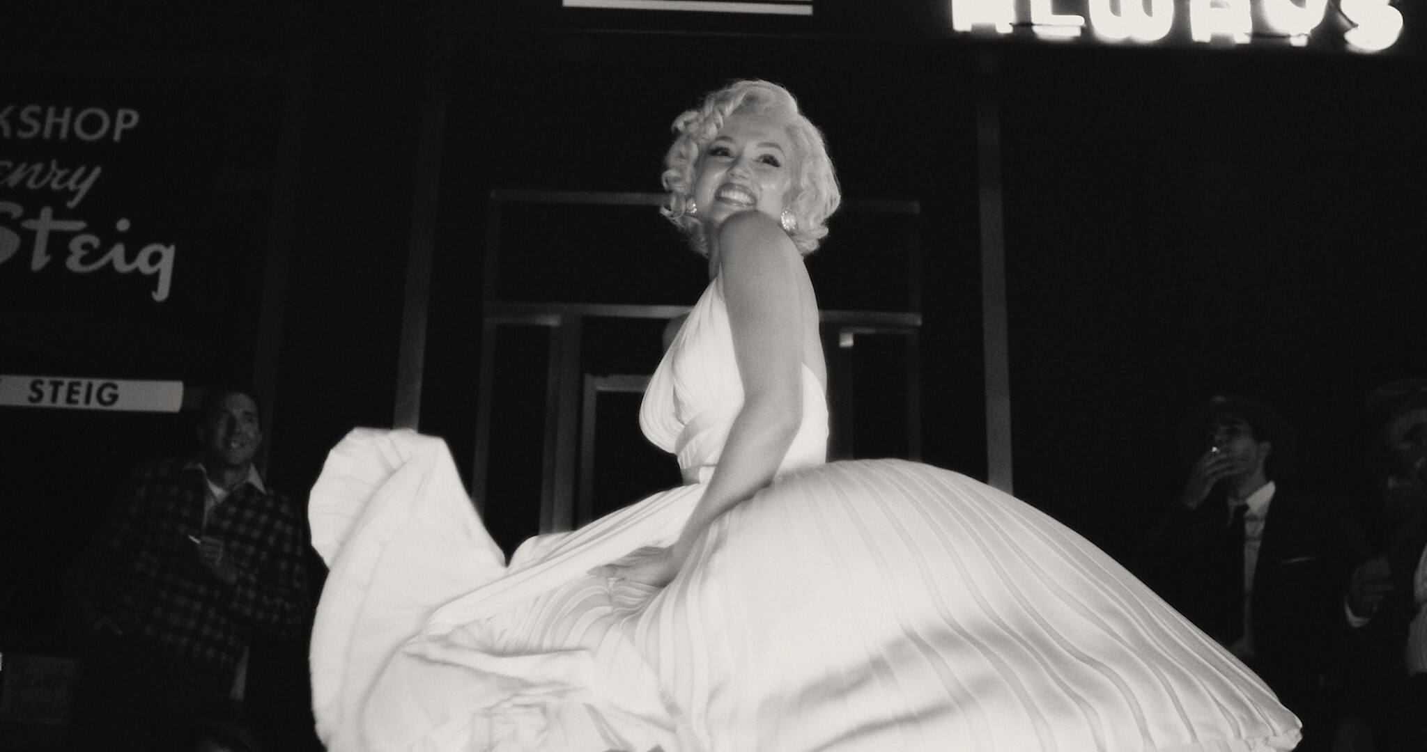 See Ana de Armas' Bombshell Transformation Into Marilyn Monroe