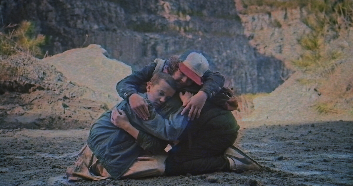 Eleven and Hopper hugging