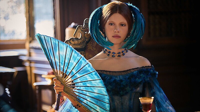 Mia Goth como Elizabeth em 'Frankenstein'.
