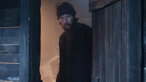 AMERICAN PRIMEVAL. Taylor Kitsch as Isaac in Episode 106 of American Primeval. Cr. Matt Kennedy/NETFLIX © 2023