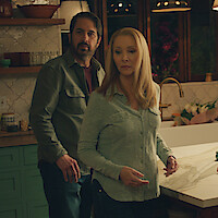 Ray Romano as Paul and Lisa Kudrow as Lydia in Season 1 of 'No Good Deed'