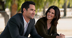 Manuel Garcia-Rulfo as Mickey Haller and Neve Campbell as Maggie McPherson in The Lincoln Lawyer Season 2.