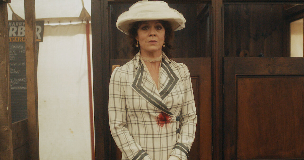 Aunt Polly is dressed up for the Epsom Derby in 'Peaky Blinders' Season 2
