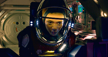 Incoming Asteroid | Lost in Space S3E1