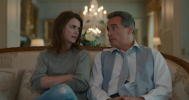 Keri Russell as Kate Wyler and Rufus Sewell as Hal Wyler in The Diplomat Season 1.