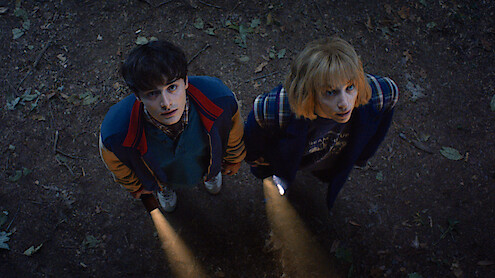 TRANGER THINGS: SEASON 5. (L to R) Noah Schnapp as Will Byers and Maya Hawke as Robin Buckley in STRANGER THINGS: SEASON 5. Cr. Courtesy of Netflix © 2025