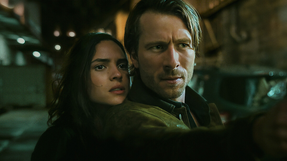 Adria Arjona as Madison Figueroa Masters and Glen Powell as Gary Johnson in 'Hit Man'.