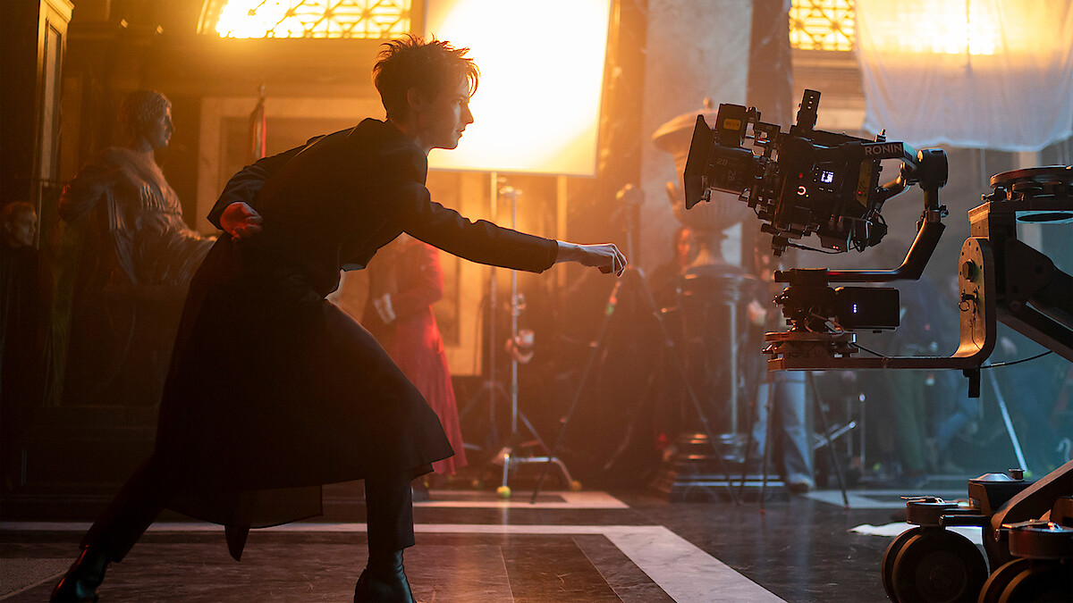 Behind the scenes shot of Tom Sturridge as Dream in 'The Sandman' Season 2. 