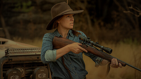  Anna Torv as Emily Lawson holds up a rifle in Season 1 of 'Territory'