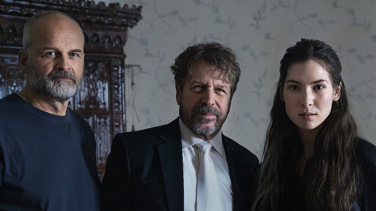 Glaskupan. (L to R) Johan Rheborg, Johan Hedeberg and Léonie Vincent in Glaskupan. Cr. Courtesy of Netflix © 2024