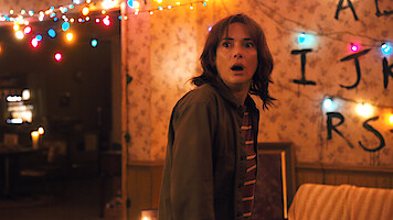 Winona Ryder como Joyce Byers na temporada 1 de ‘Stranger Things’.