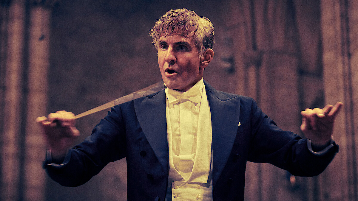 Maestro. Bradley Cooper as Leonard Bernstein (Director/Writer/Producer) in Maestro. Cr. Jason McDonald/Netflix © 2023.